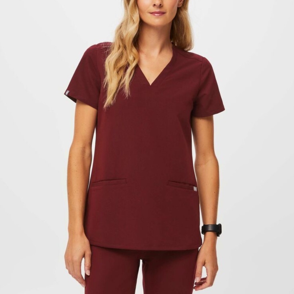 FIGS Casma three-pocket scrub top